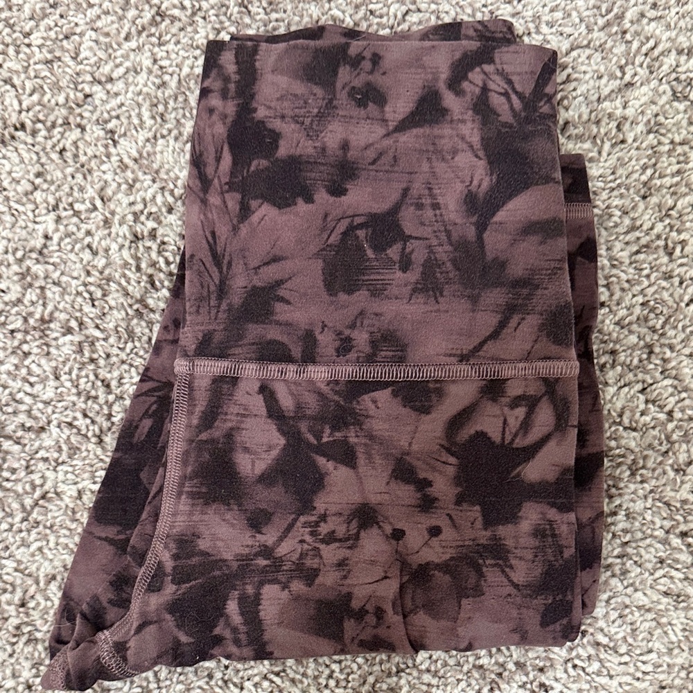 lululemon athletica Dark Patterned Leggings - Picture 4 of 4